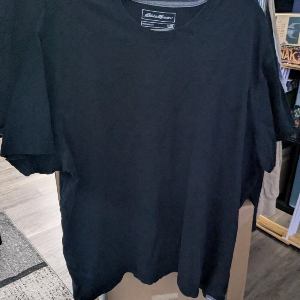 Eddie Bauer black t-shirt Size 2XL